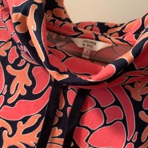 Crown and Ivy Pullover